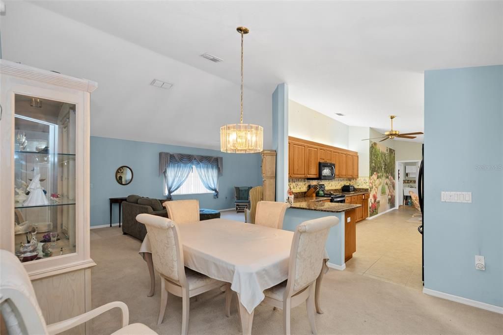 For Sale: $289,900 (2 beds, 2 baths, 1872 Square Feet)