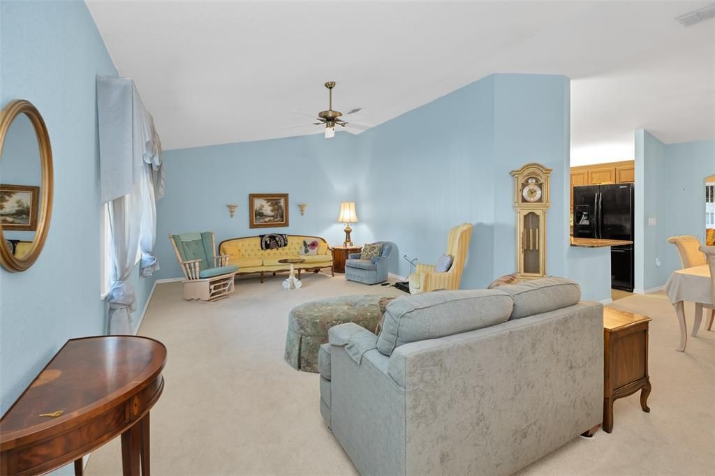 For Sale: $289,900 (2 beds, 2 baths, 1872 Square Feet)