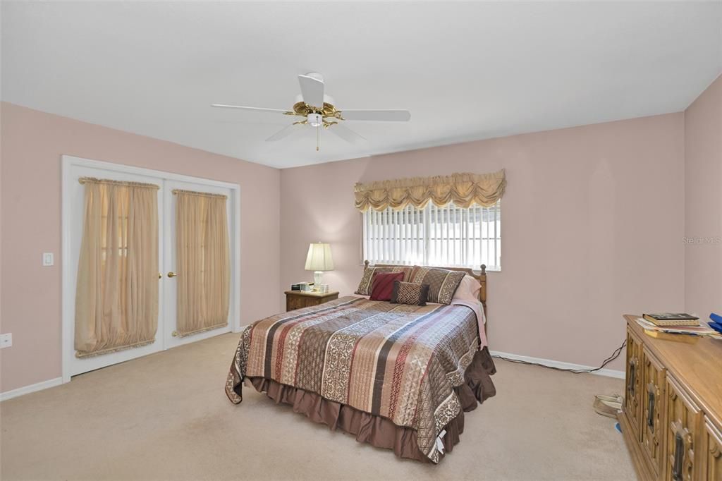 For Sale: $289,900 (2 beds, 2 baths, 1872 Square Feet)