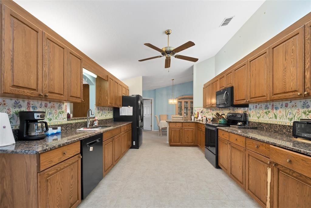 For Sale: $289,900 (2 beds, 2 baths, 1872 Square Feet)