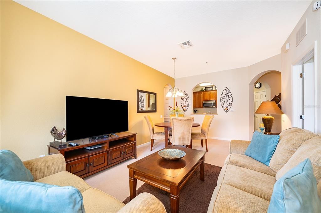 For Sale: $399,490 (2 beds, 2 baths, 1112 Square Feet)