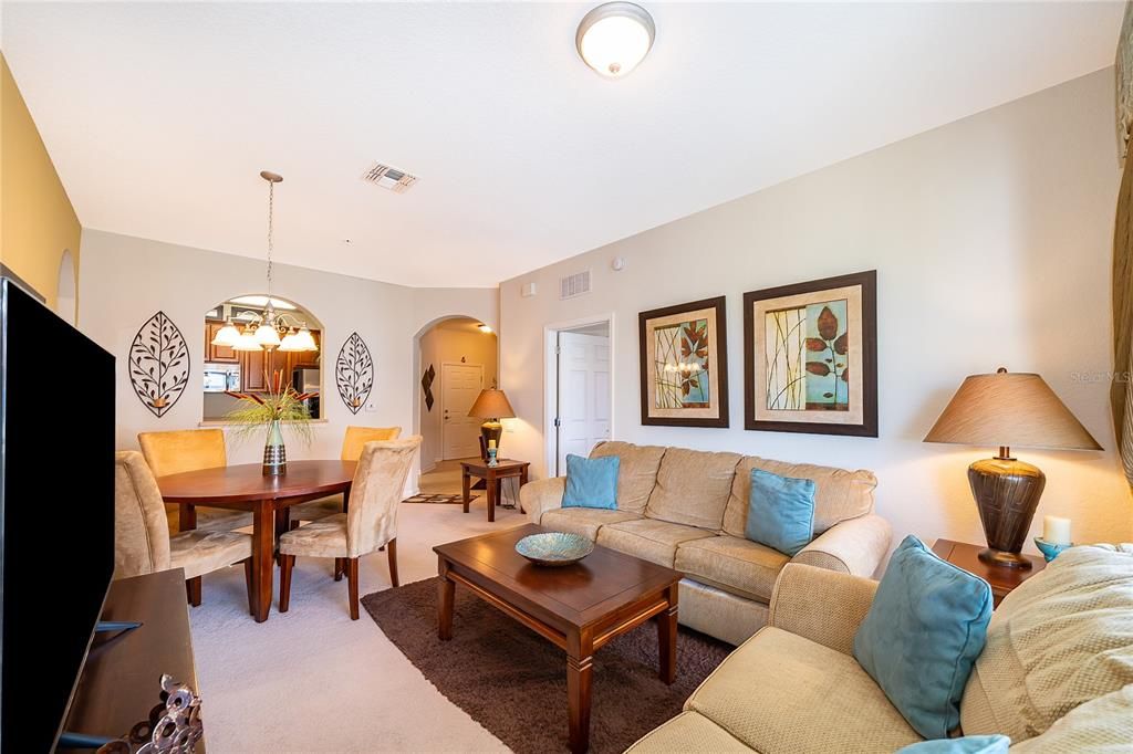 For Sale: $399,490 (2 beds, 2 baths, 1112 Square Feet)