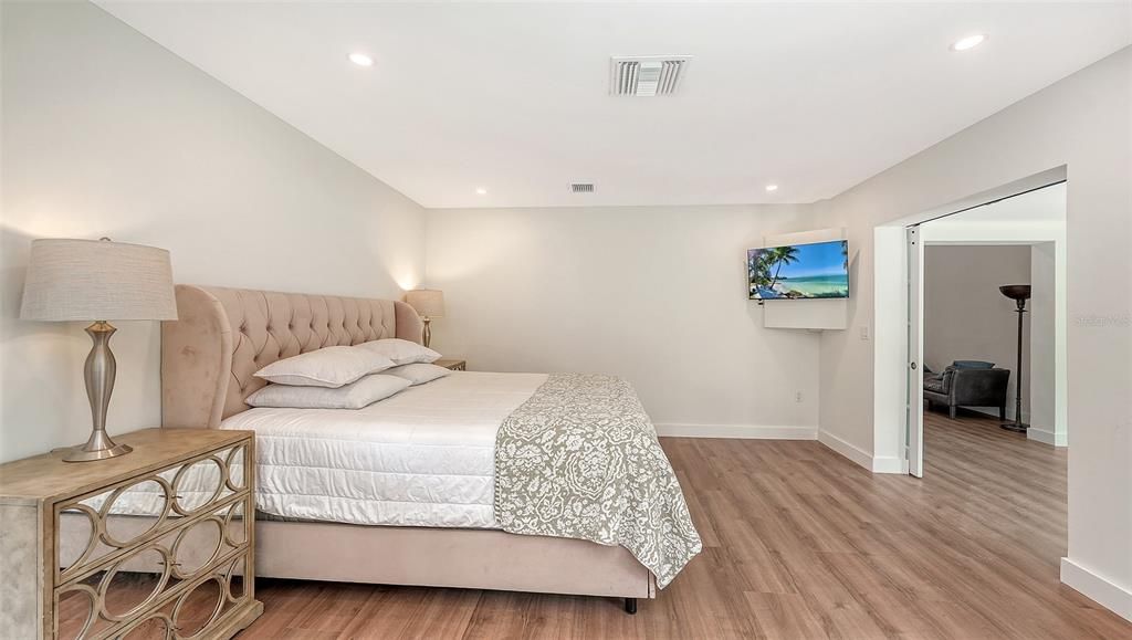For Sale: $869,000 (3 beds, 3 baths, 2564 Square Feet)