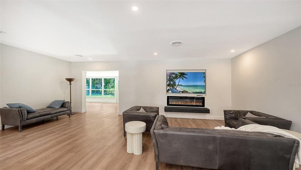 For Sale: $869,000 (3 beds, 3 baths, 2564 Square Feet)