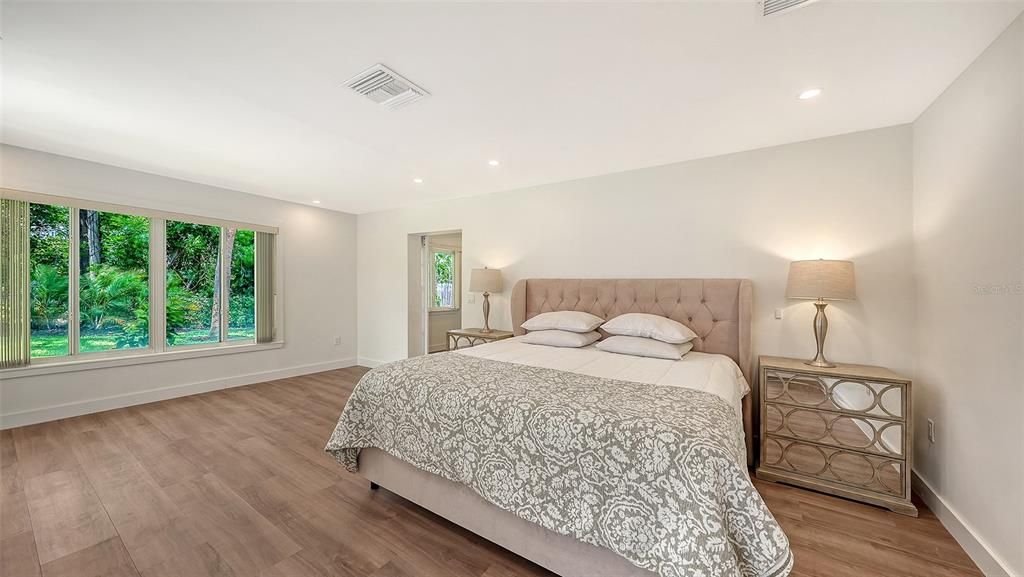 For Sale: $869,000 (3 beds, 3 baths, 2564 Square Feet)