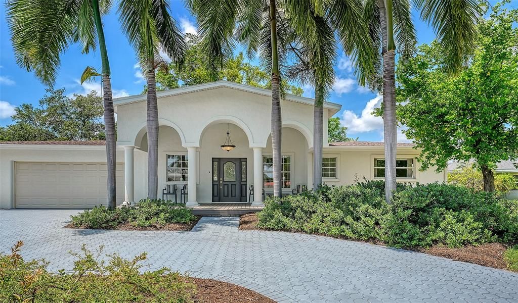 For Sale: $869,000 (3 beds, 3 baths, 2564 Square Feet)