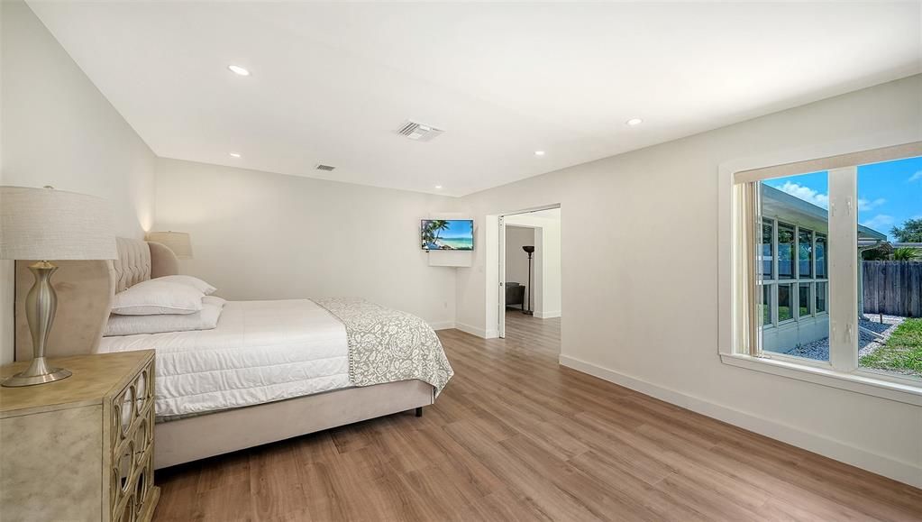 For Sale: $869,000 (3 beds, 3 baths, 2564 Square Feet)