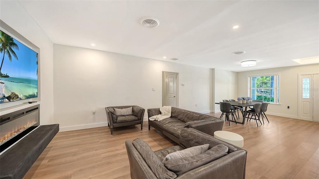 For Sale: $869,000 (3 beds, 3 baths, 2564 Square Feet)