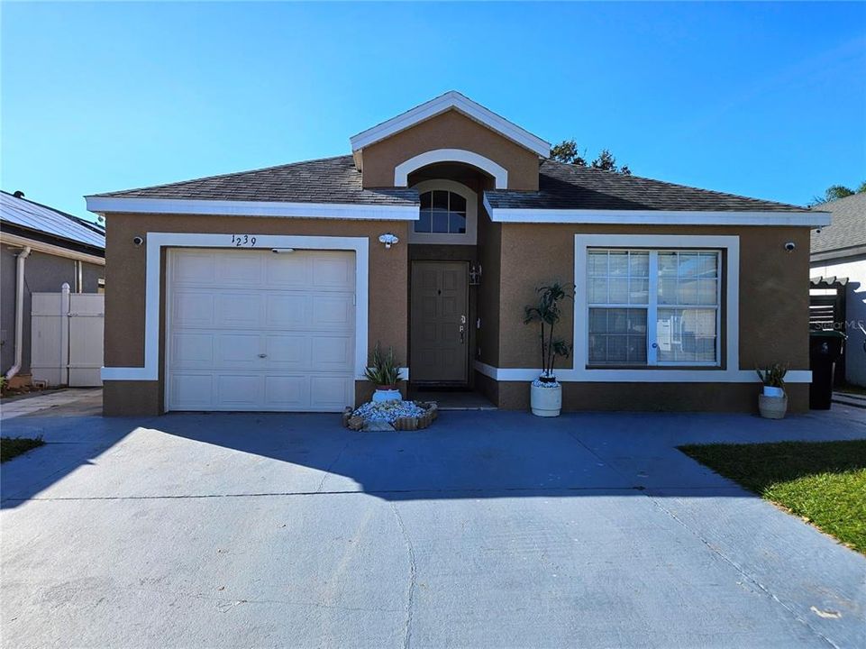For Sale: $370,000 (4 beds, 3 baths, 1588 Square Feet)