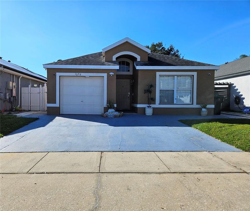 For Sale: $370,000 (4 beds, 3 baths, 1588 Square Feet)