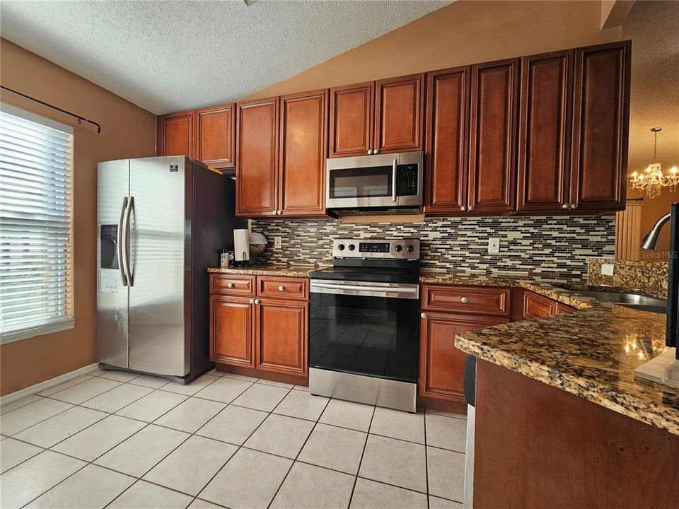 For Sale: $370,000 (4 beds, 3 baths, 1588 Square Feet)