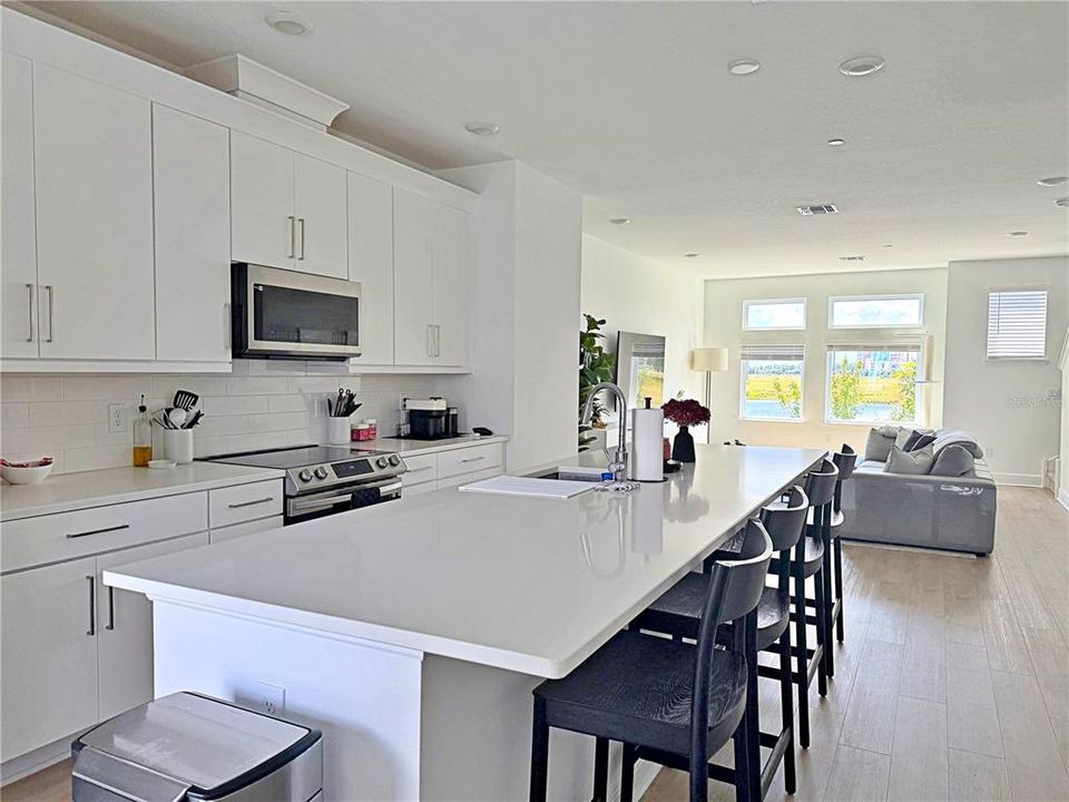 For Sale: $598,000 (3 beds, 3 baths, 1998 Square Feet)