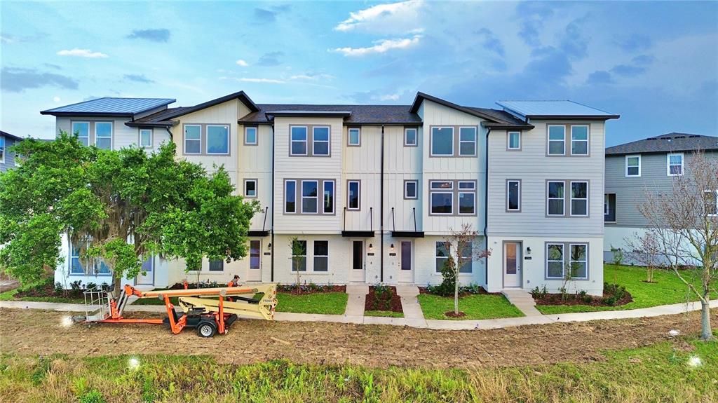 For Sale: $598,000 (3 beds, 3 baths, 1998 Square Feet)