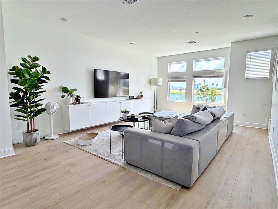 For Sale: $598,000 (3 beds, 3 baths, 1998 Square Feet)