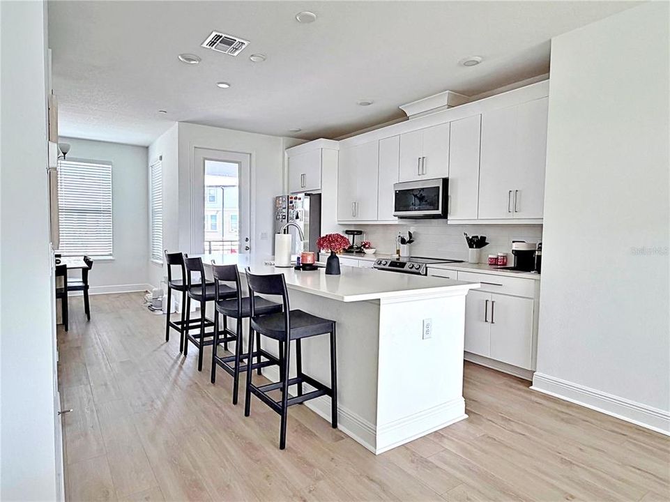 For Sale: $598,000 (3 beds, 3 baths, 1998 Square Feet)