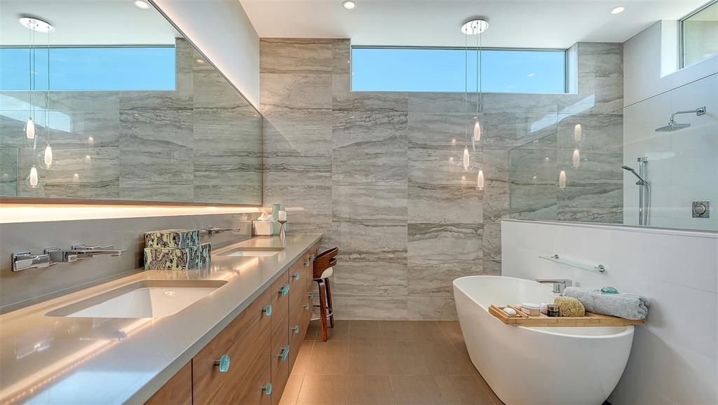 En Venta: $4,995,000 (5 camas, 5 baños, 4691 Pies cuadrados)