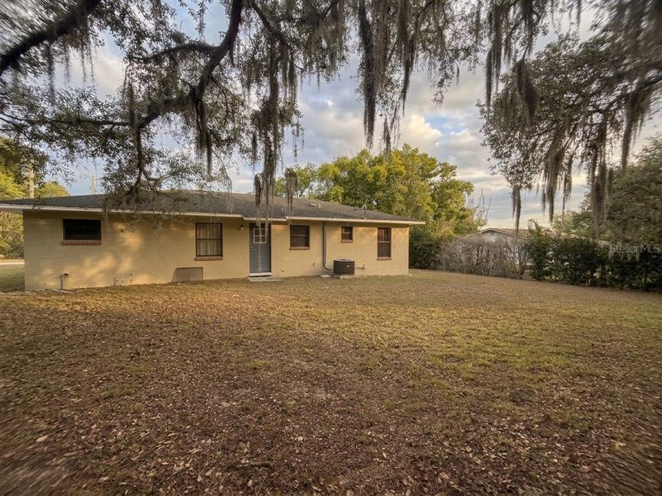 For Rent: $2,300 (4 beds, 2 baths, 1277 Square Feet)