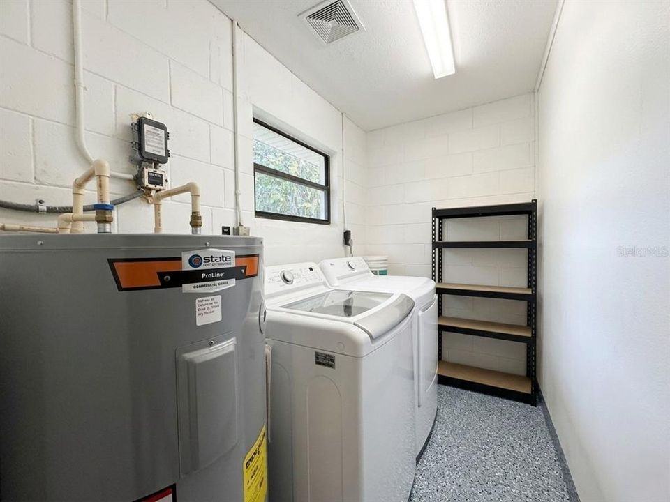 For Rent: $2,300 (4 beds, 2 baths, 1277 Square Feet)