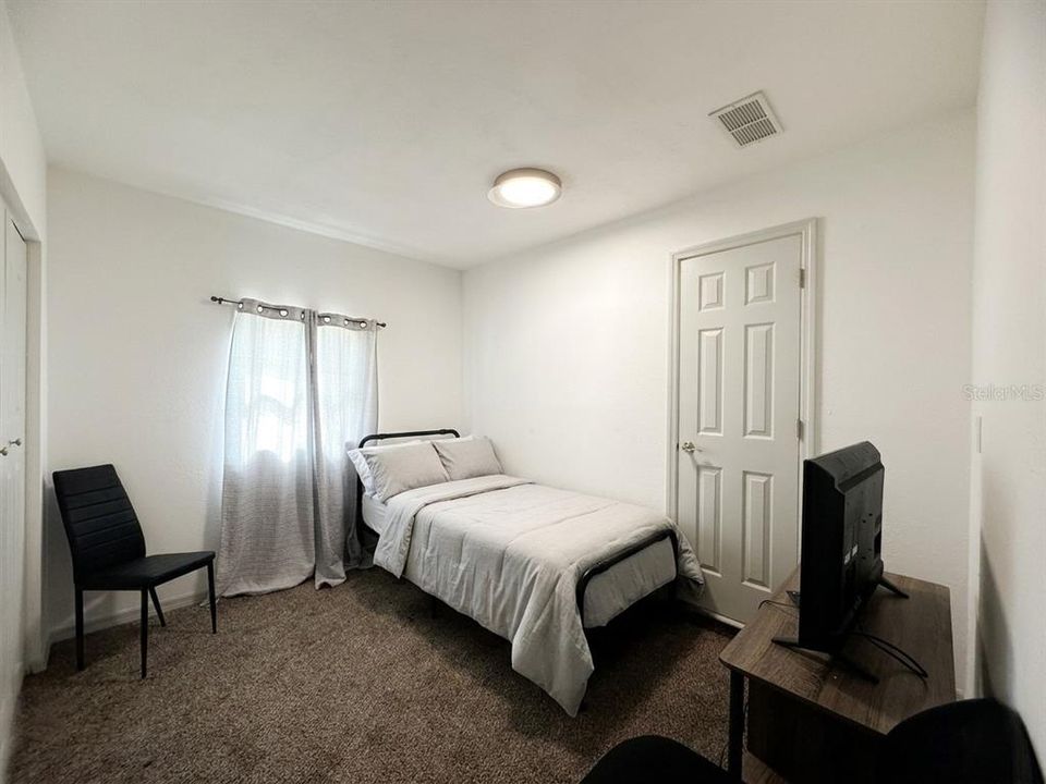For Rent: $2,300 (4 beds, 2 baths, 1277 Square Feet)