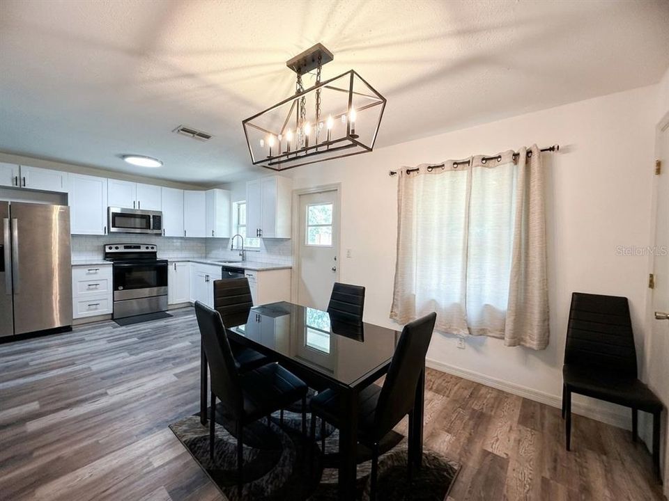 For Rent: $2,300 (4 beds, 2 baths, 1277 Square Feet)