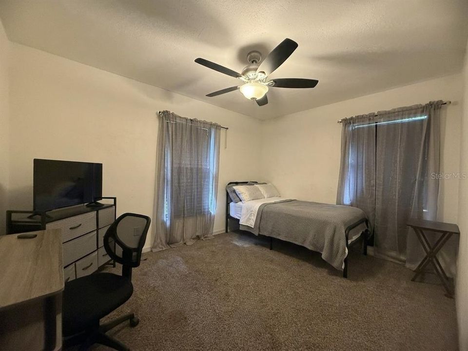 For Rent: $2,300 (4 beds, 2 baths, 1277 Square Feet)