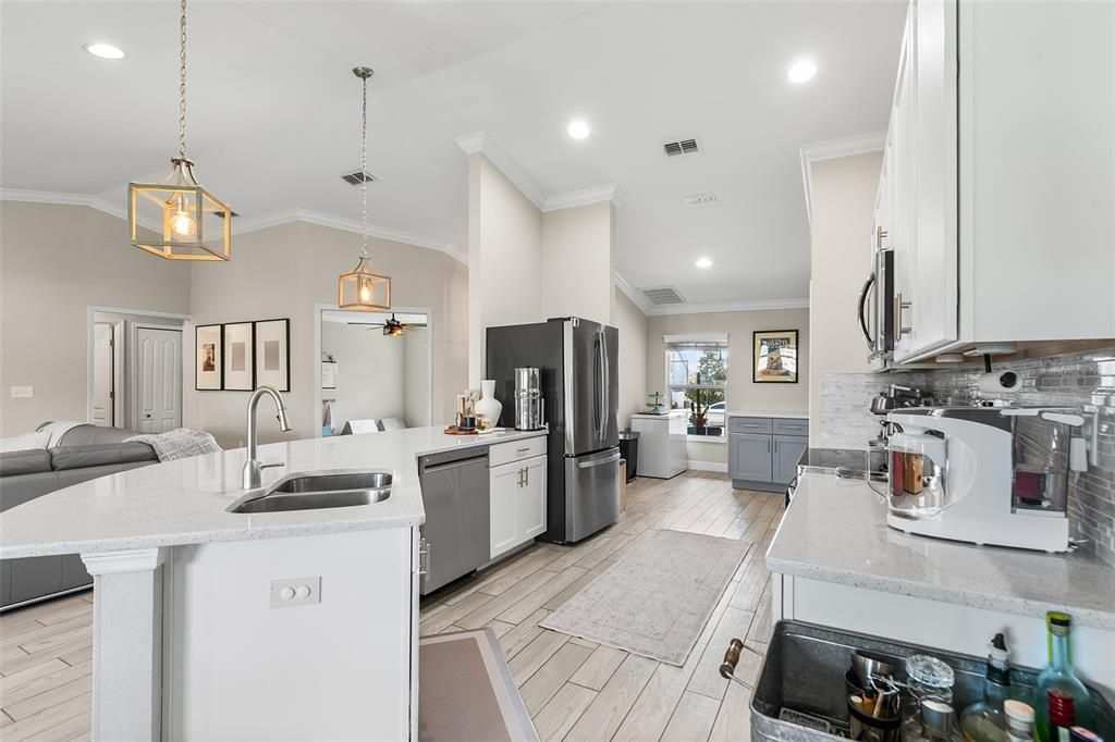 待售: $390,000 (3 贝兹, 2 浴室, 1834 平方英尺)
