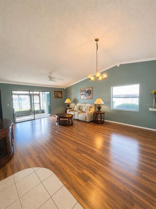 For Sale: $230,000 (2 beds, 2 baths, 1072 Square Feet)