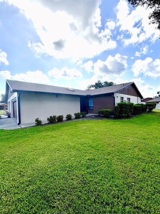 For Sale: $230,000 (2 beds, 2 baths, 1072 Square Feet)