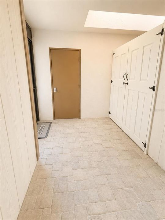 For Sale: $230,000 (2 beds, 2 baths, 1072 Square Feet)