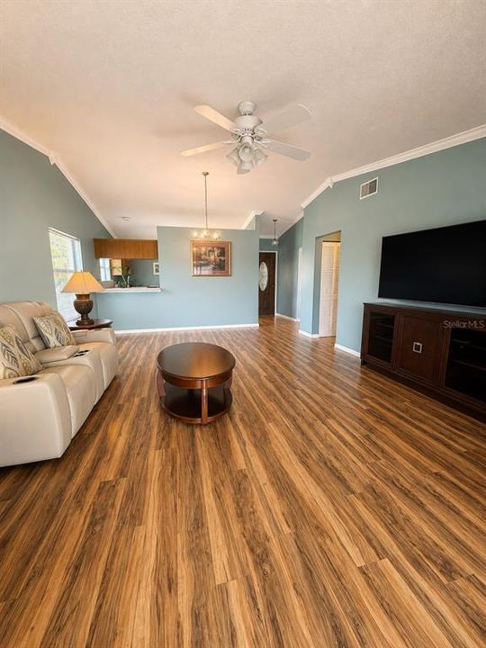 For Sale: $230,000 (2 beds, 2 baths, 1072 Square Feet)