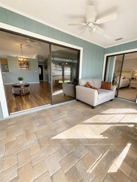 For Sale: $230,000 (2 beds, 2 baths, 1072 Square Feet)