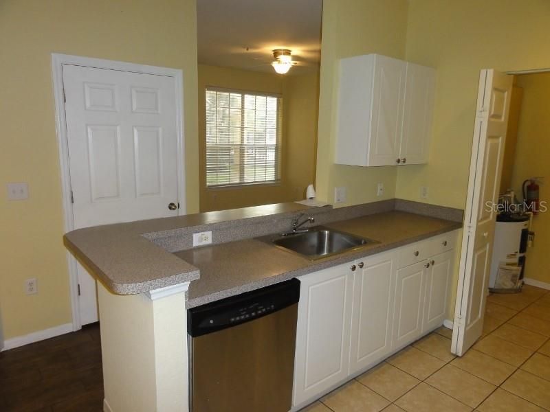 For Rent: $1,895 (4 beds, 2 baths, 1368 Square Feet)