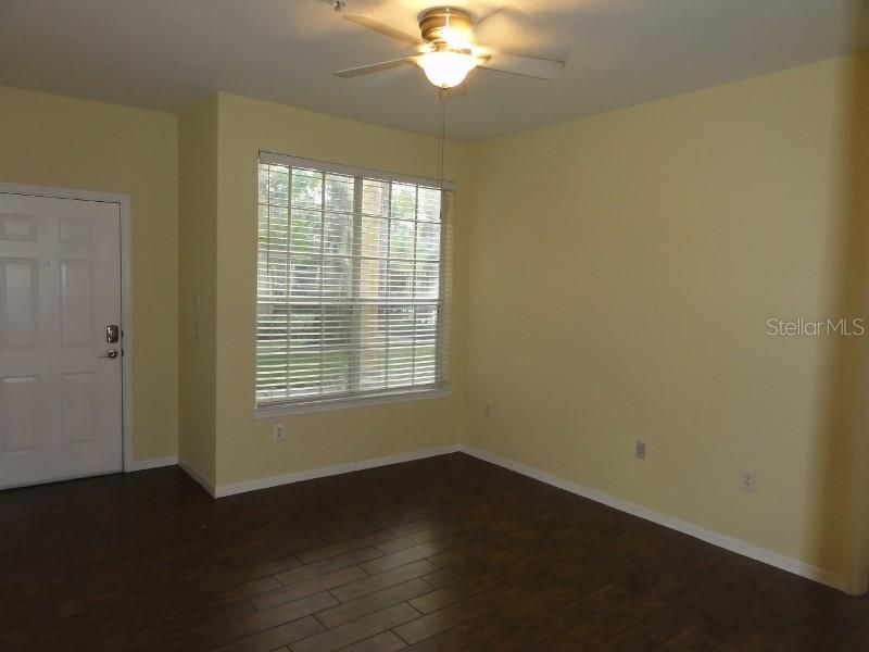 For Rent: $1,895 (4 beds, 2 baths, 1368 Square Feet)
