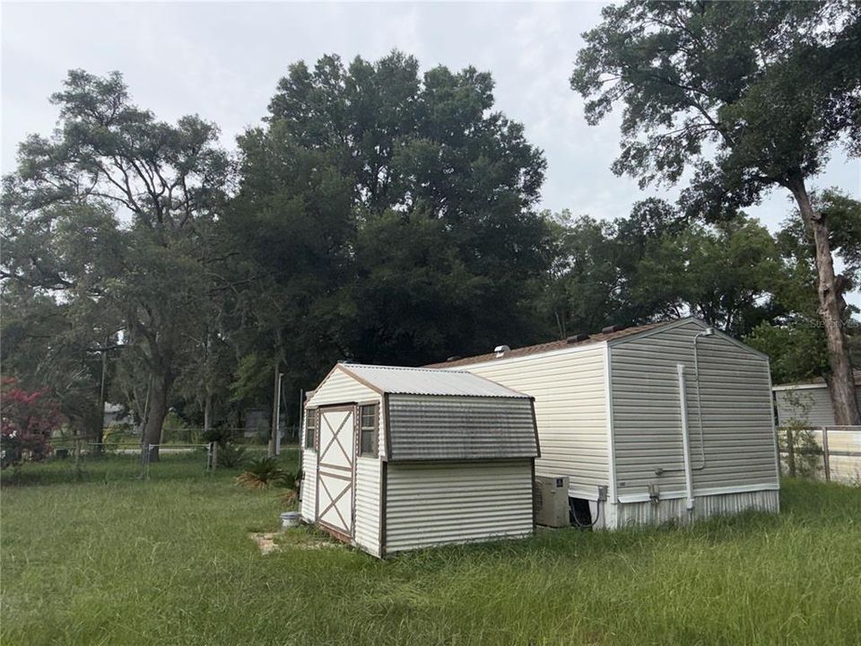 For Sale: $100,000 (2 beds, 1 baths, 728 Square Feet)