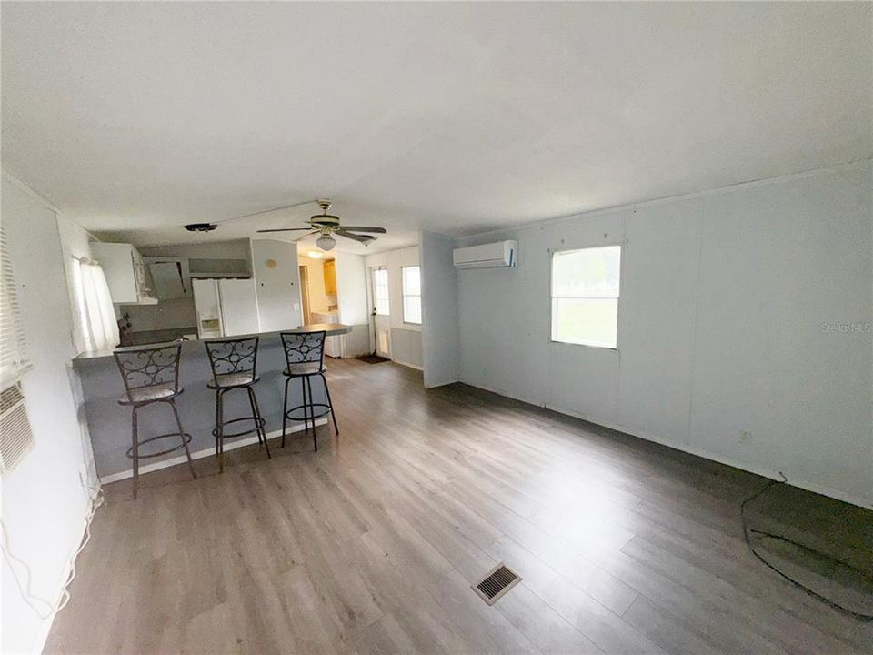 For Sale: $100,000 (2 beds, 1 baths, 728 Square Feet)
