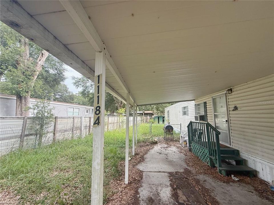 For Sale: $100,000 (2 beds, 1 baths, 728 Square Feet)
