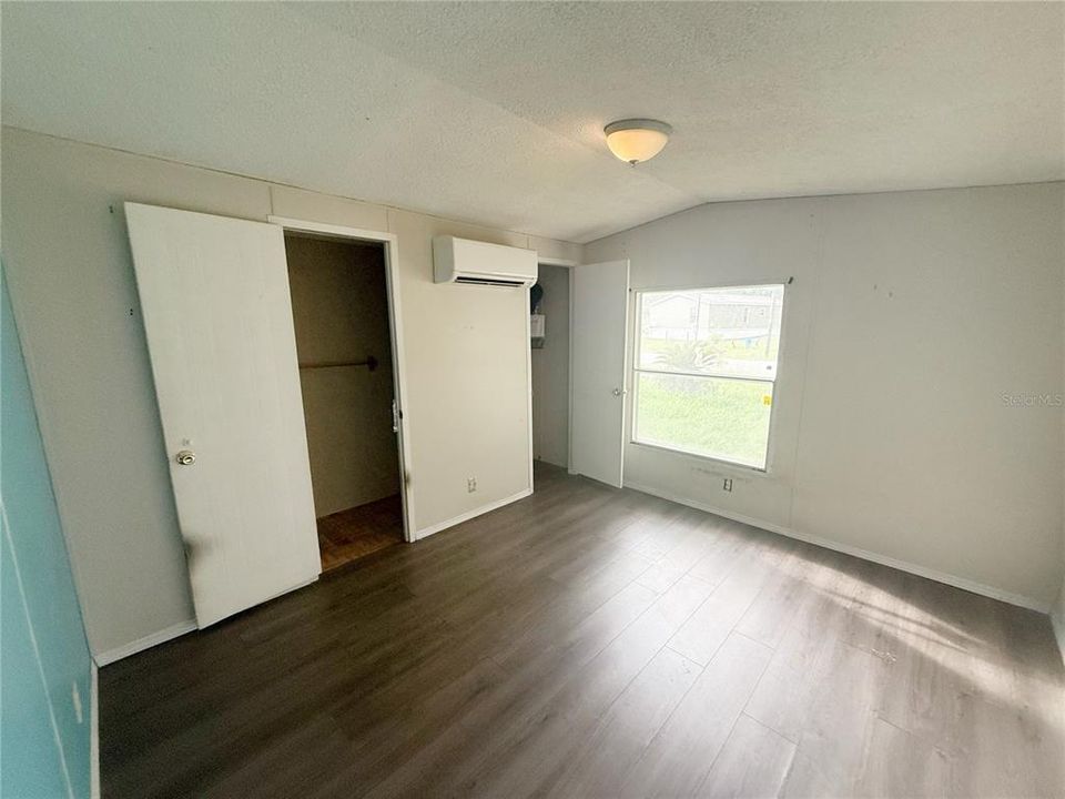 For Sale: $100,000 (2 beds, 1 baths, 728 Square Feet)