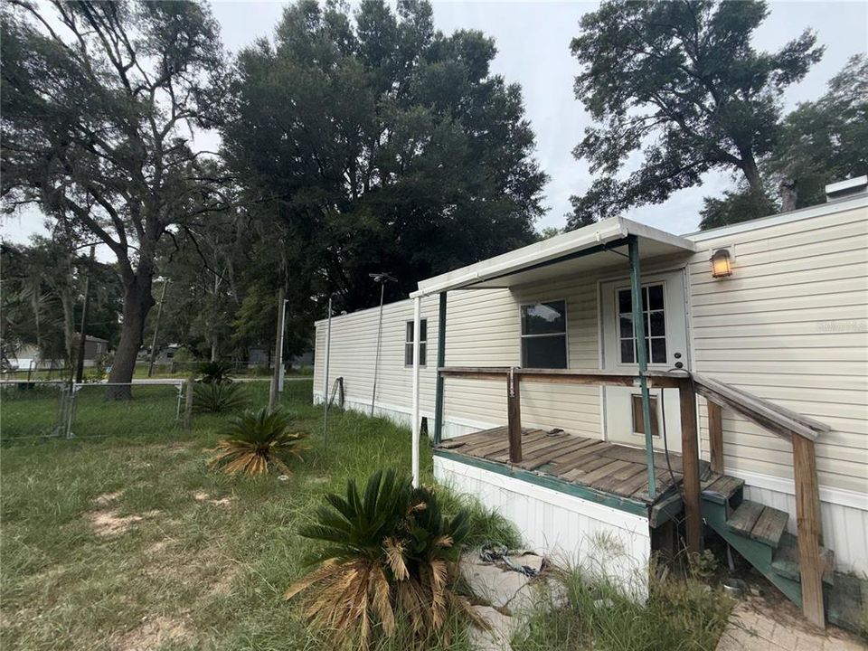 For Sale: $100,000 (2 beds, 1 baths, 728 Square Feet)