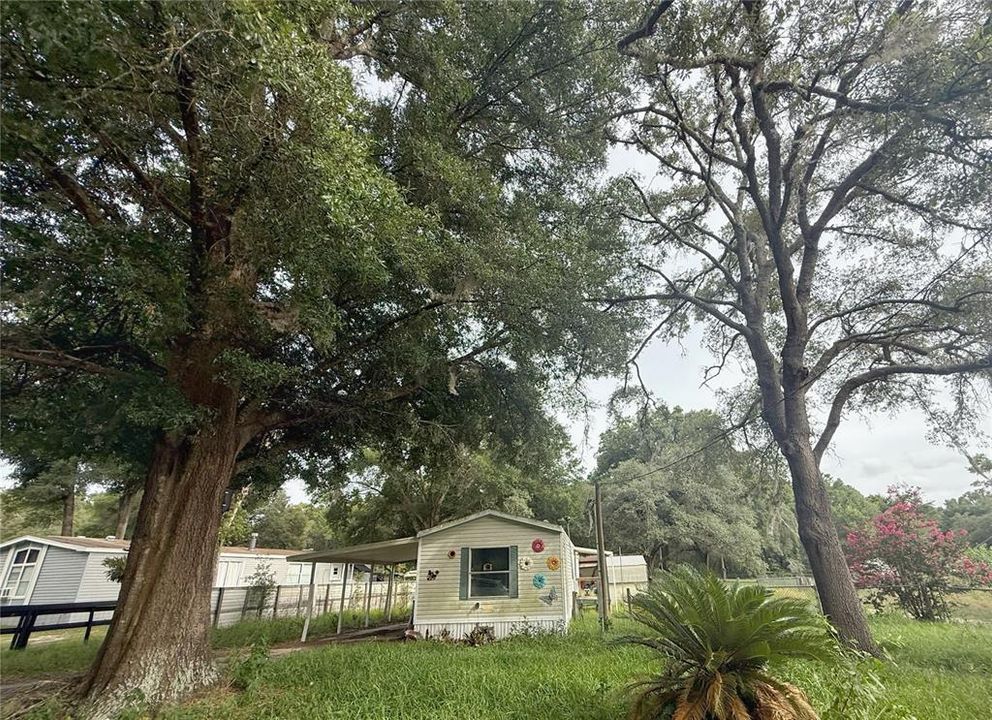 For Sale: $100,000 (2 beds, 1 baths, 728 Square Feet)