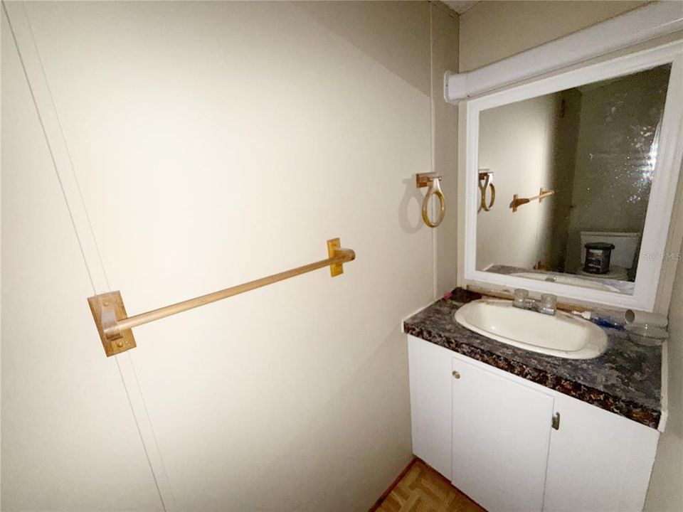 For Sale: $100,000 (2 beds, 1 baths, 728 Square Feet)