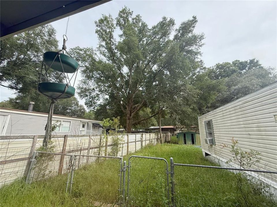 For Sale: $100,000 (2 beds, 1 baths, 728 Square Feet)