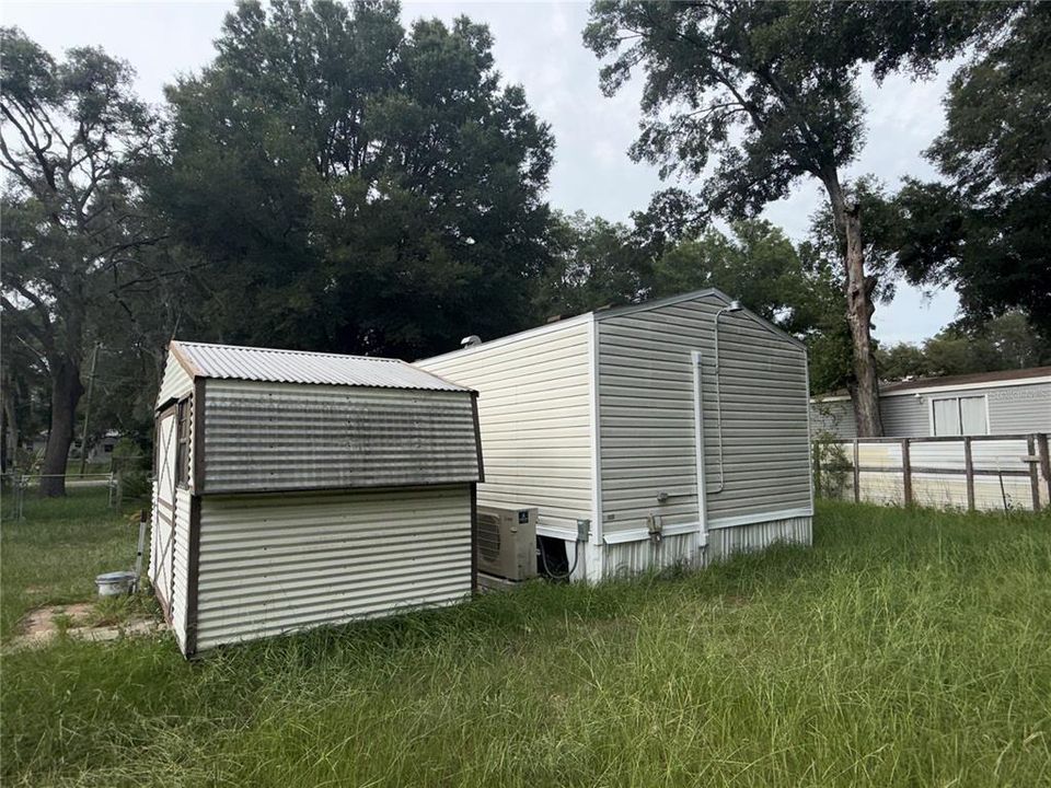For Sale: $100,000 (2 beds, 1 baths, 728 Square Feet)