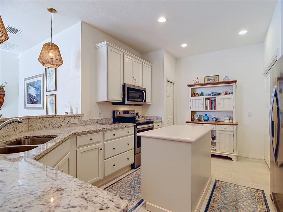 For Sale: $242,000 (2 beds, 2 baths, 1350 Square Feet)