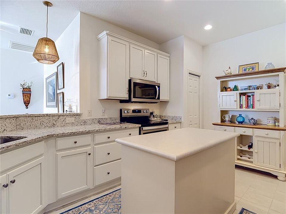 For Sale: $242,000 (2 beds, 2 baths, 1350 Square Feet)