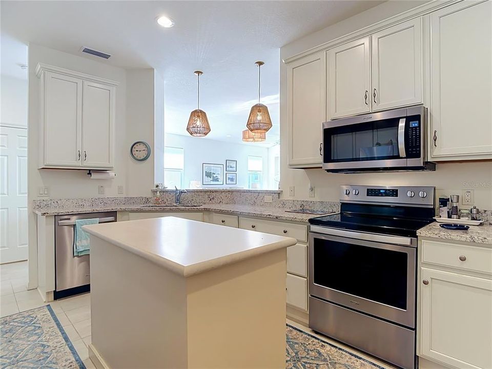 For Sale: $242,000 (2 beds, 2 baths, 1350 Square Feet)