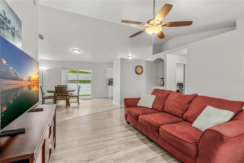 For Sale: $299,900 (3 beds, 2 baths, 1346 Square Feet)