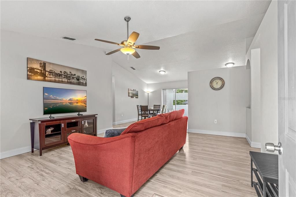 For Sale: $299,900 (3 beds, 2 baths, 1346 Square Feet)