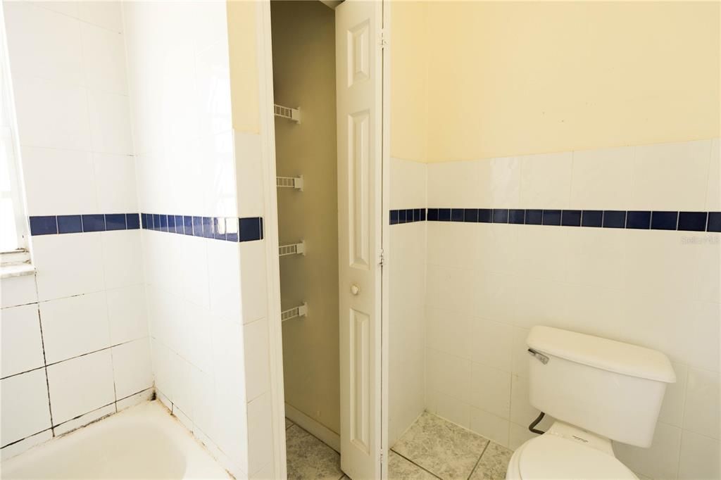 На продажу: $209,900 (3 спален, 2 ванн, 1728 Квадратных фут)