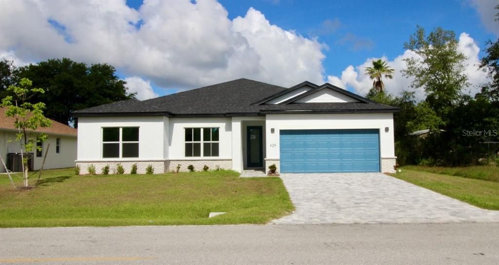 For Sale: $359,000 (4 beds, 3 baths, 2092 Square Feet)