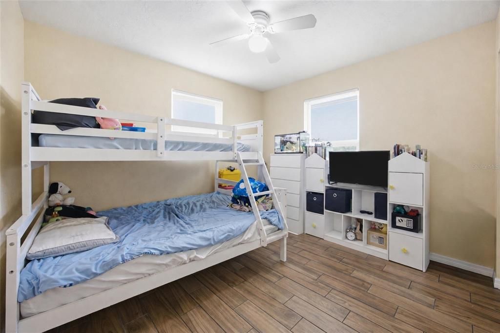En Venta: $235,000 (3 camas, 2 baños, 1218 Pies cuadrados)